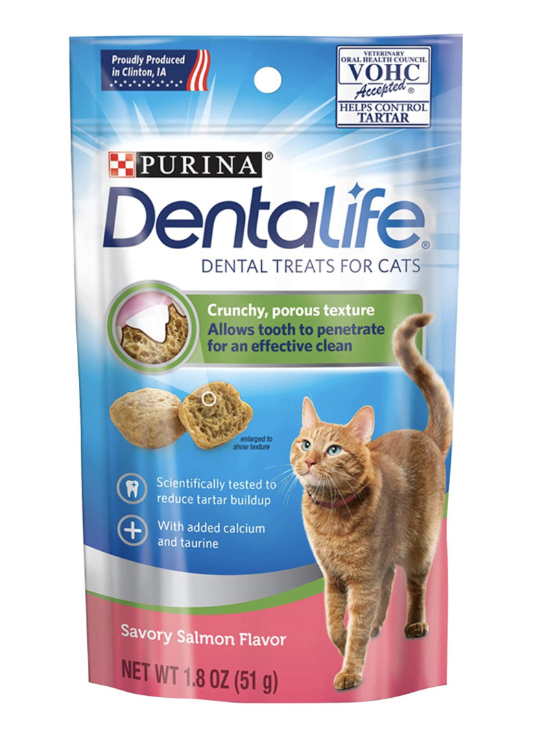 DentaLife Savory Salmon-Flavored Dental Cat Treats