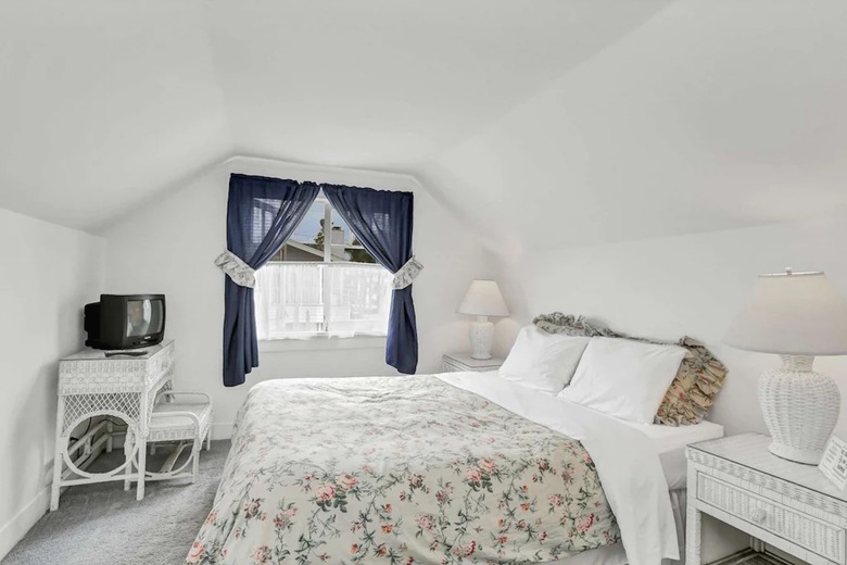 Cottage bedroom on Balboa Island in Newport Beach