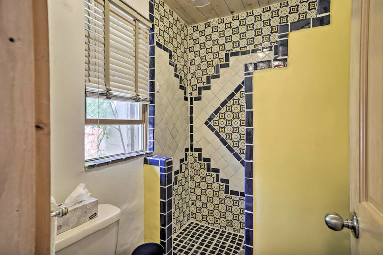 Intricately tiled shower in shades of yellow