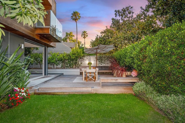 Private backyard in Santa Monica with deck