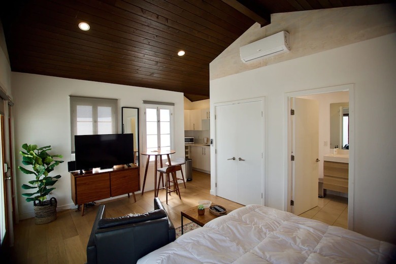 Nice Venice Beach studio apartment bungalow