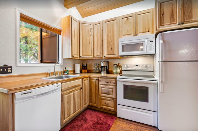 The kitchen at Grizzly Den