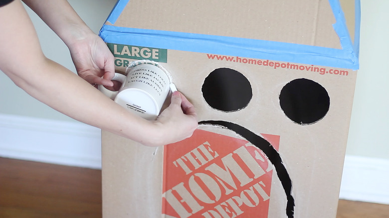 Tracing mug on front of box