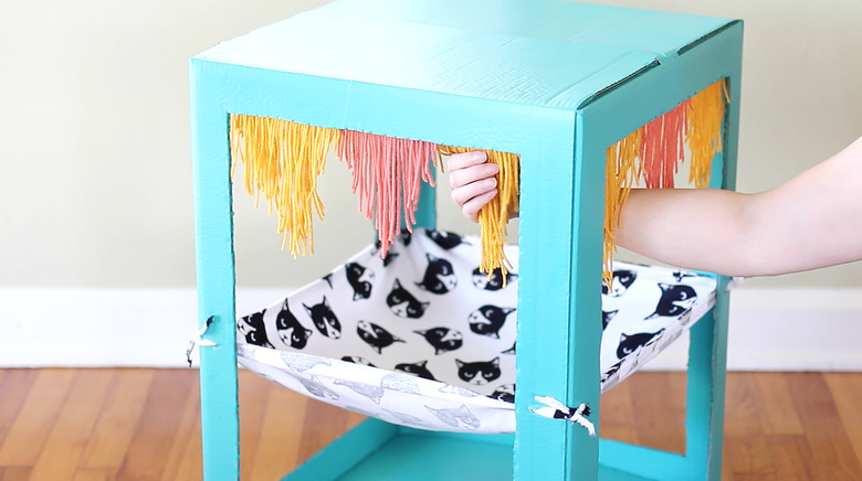 Adding yarn fringe to hammock