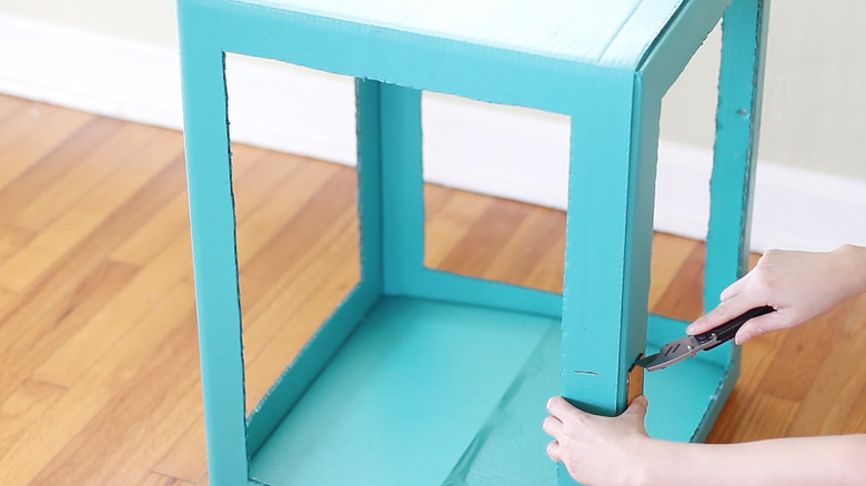 Cutting slits in corner of box