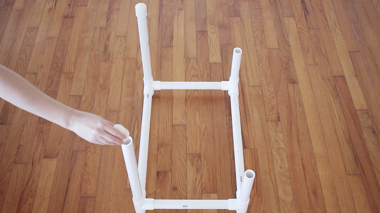 Inserting legs for second level