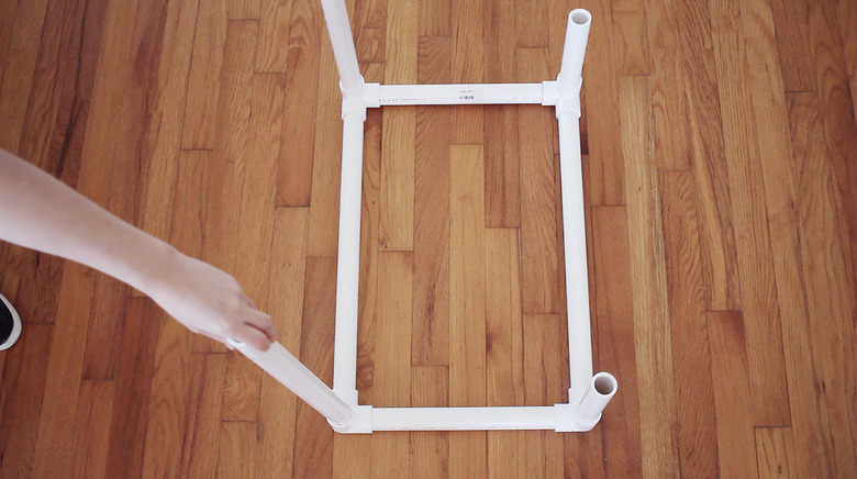 Inserting legs into third level