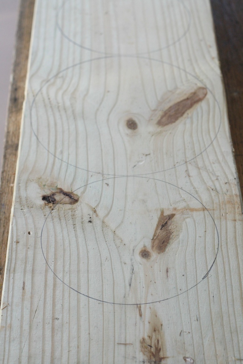 Pencil outlines of bowls