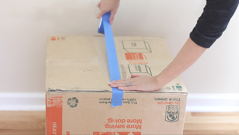 taping bottom of box shut