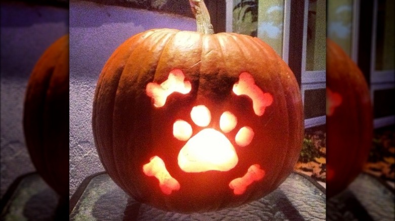dog's paw print carved into pumpkin